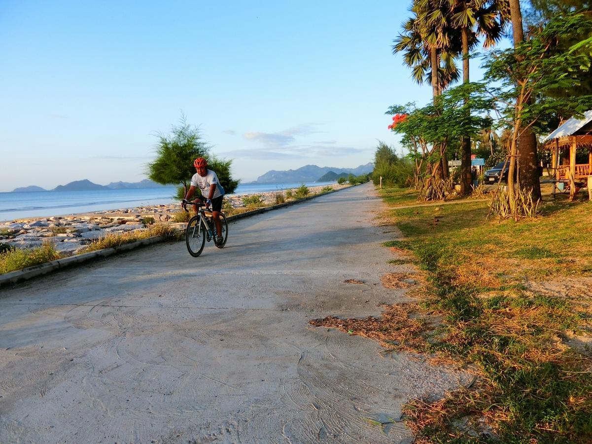 The Lake Hill Resort Pran Buri Exterior photo