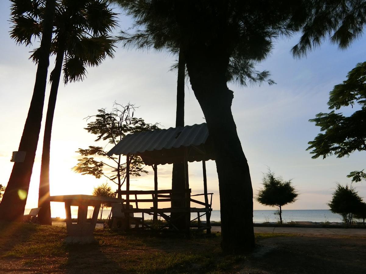 The Lake Hill Resort Pran Buri Exterior photo